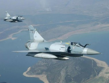 Η στιγμή που το Super-Puma διασώζει τον πιλότο του Mirage 2000! (βίντεο)